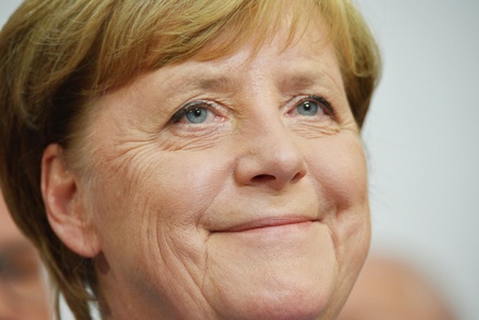 Меркель поздравила Путина с переизбранием и пожелала ему успехов
