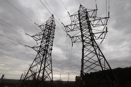 Дома и множество линий электропередачи повреждены на Сахалине из-за циклона
