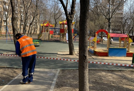 В Москве из-за коронавируса закрыли детские и спортивные площадки