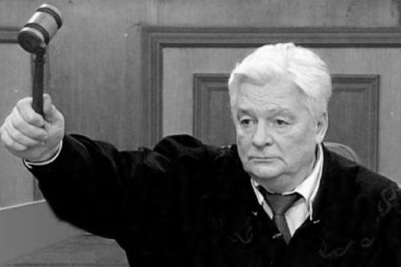 Ведущий программы «Суд присяжных» Валерий Степанов умер от коронавируса
