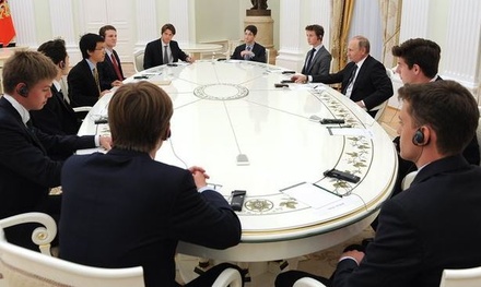 СМИ сообщают о встрече Владимира Путина с британскими школьниками