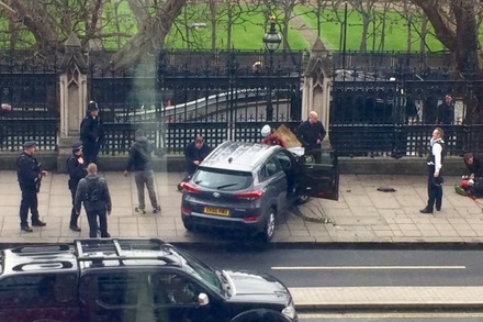Возле здания британского парламента произошла стрельба с пострадавшими