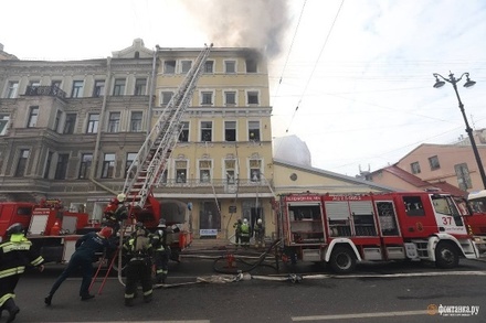 Ранг сложности пожара в центре Петербурга повысили до третьего