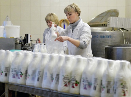 Россия отложила дату введения ограничений на ввоз молока из Белоруссии на 15 марта