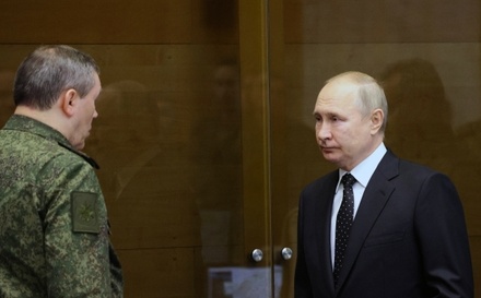 Военный эксперт связал визит Путина в штаб СВО с изменением тактики ВС РФ