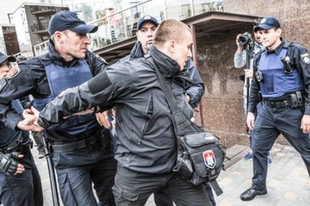 Четверо радикалов задержаны у генконсульства России в Одессе