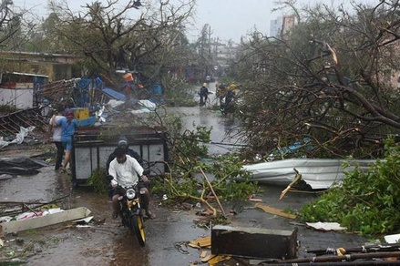 Жертвами урагана в Индии стали более 30 человек