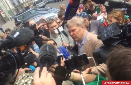 Митрохина отпустили после задержания у Госдумы во время акции против реновации