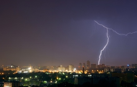 МЧС Москвы предупреждает жителей города о шторме