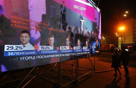 ЦИК Украины официально объявил кандидатов на пост президента во втором туре