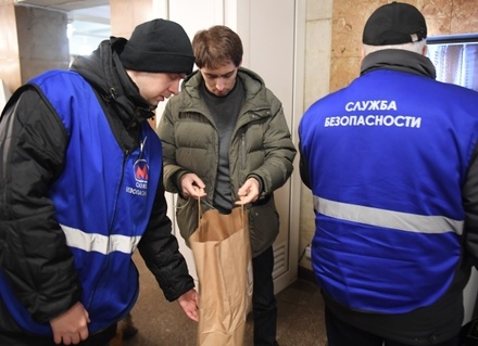 Пассажира московского метро арестовали за отказ от досмотра сумки