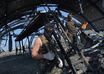 Ополченцы заявили о взятии аэропорта Луганска