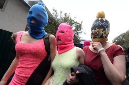 Участников группы Pussy Riot задержали после 15 суток ареста