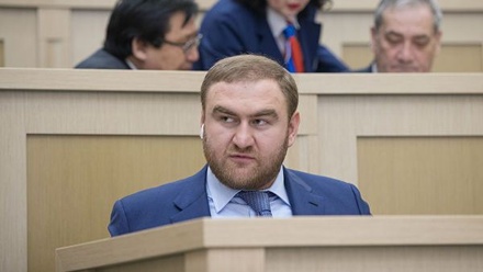 Сенатор Рауф Арашуков забыл русский язык во время допроса