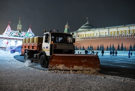 Больше 6,5 тысячи единиц спецтехники убирает снег на улицах Москвы