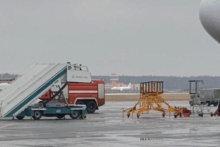 Самолёт SSJ-100 авиакомпании «ИрАэро» произвёл экстренную посадку в Домодедове