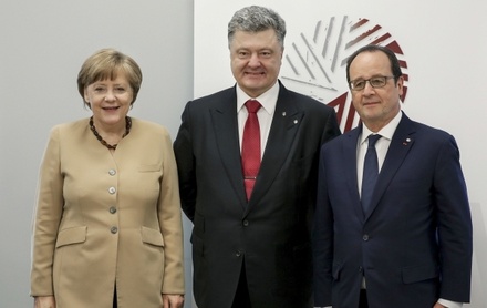 Порошенко с Меркель и Олландом обсудит политику Москвы по отношению к Украине