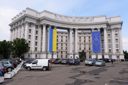 Киев объяснил отказ принять российского посла ситуацией в Донбассе