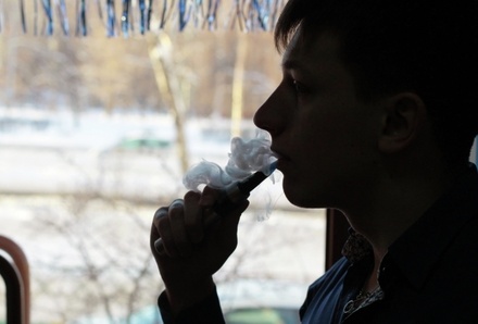 Минпромторг предложил приравнять электронные сигареты к обычным