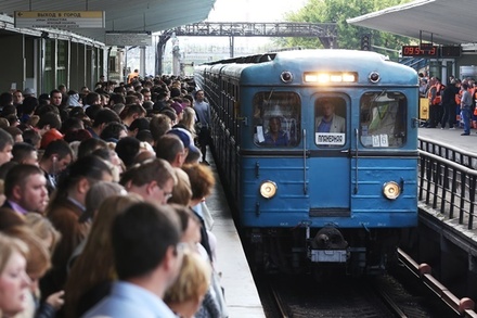 Пассажиров на станции «Выхино» пускают в метро без билетов