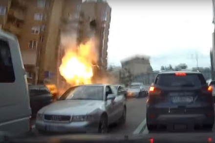 В интернете появилось видео момента взрыва автомобиля в центре Киева