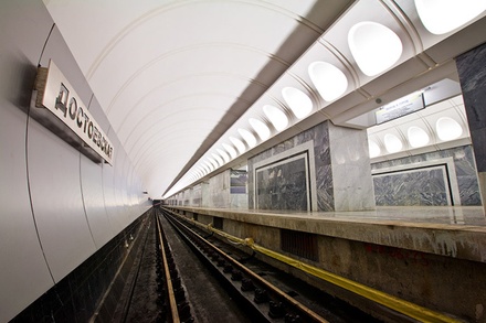Станция метро «Достоевская» в Петербурге закрыта на вход и выход