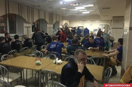 Волонтёры в Кемерове организовали бесплатное питание для родственников погибших в пожаре 