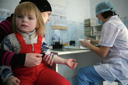 Детскую вакцину от коронавируса в России зарегистрируют в сентябре