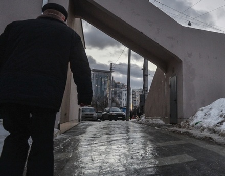 67 человек обратились за медицинской помощью из-за ледяного дождя в Москве