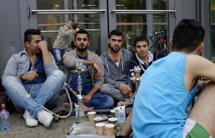 Германия не может принять всех прибывающих мигрантов, заявила Меркель