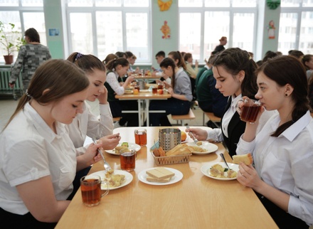 Роспотребнадзор призвал школьников питаться пять раз в день