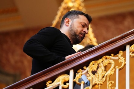 Политолог рассказал о намерении Зеленского «вбить клин» между США и Европой