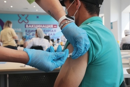 В Кремле сочли труднодостижимой вакцинацию всего населения РФ от коронавируса