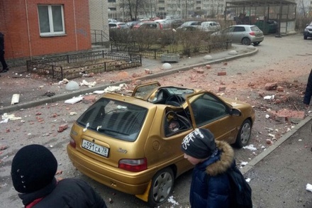 Петербургская полиция проверяет информацию о взрыве в жилом доме