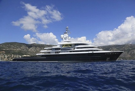 Forbes: для Романа Абрамовича построили 145-метровую яхту