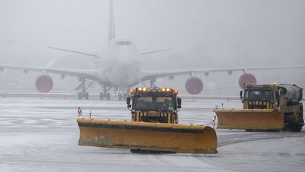 Из-за снегопада в московских аэропортах задержаны и отменены десятки рейсов