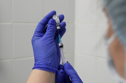 Китай за два месяца вакцинирует от COVID-19 50 млн человек