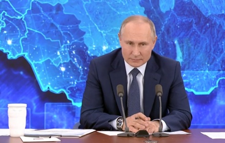 Путин: оскорбительные выпады в адрес конфессий могут разрушить Россию