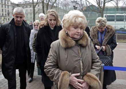 СМИ: мать Ксении Собчак доставили в больницу в Коммунарке с подозрением на коронавирус