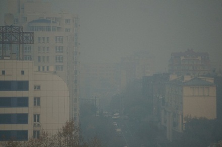 Дым от лесных пожаров окутал Хабаровск