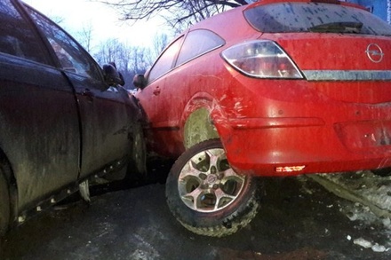 На северо-востоке Москвы потерявший сознание водитель протаранил 4 машины