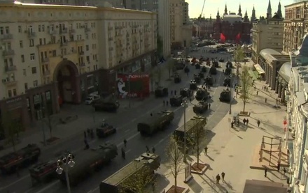 Военная техника направляется на Красную площадь для участия в параде Победы