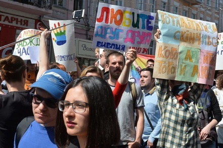 В Киеве на «Марш равенства» вышли сотни ЛГБТ-активистов и депутаты Рады