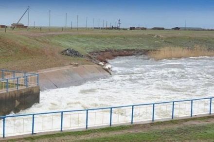 Казахстан направил 80 млн кубов паводковых вод в свои озёра из России