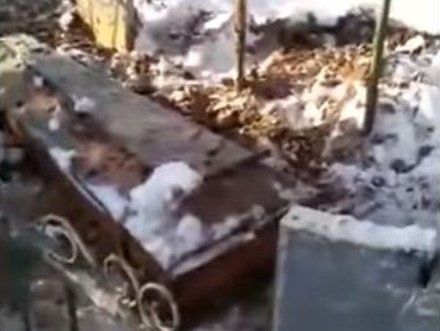 Владелец похоронного агентства в Калуге отверг обвинения в выкапывании гроба из свежей могилы