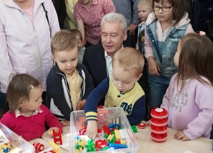 Сергей Собянин предложил снизить возраст приёма детей в детсады до 2,5 лет