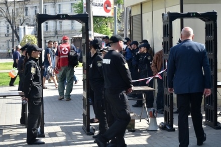 Акция на Куликовом поле в Одессе продолжилась после эвакуации из-за сообщения о бомбе