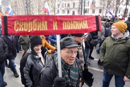 Около 6 тысяч человек приняли участие в акции памяти Немцова в центре Москвы