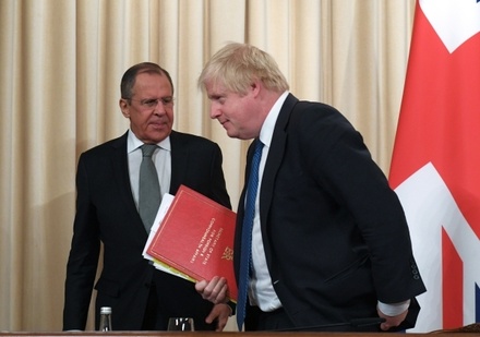 Лавров и Джонсон обменялись шутками на встрече в Москве