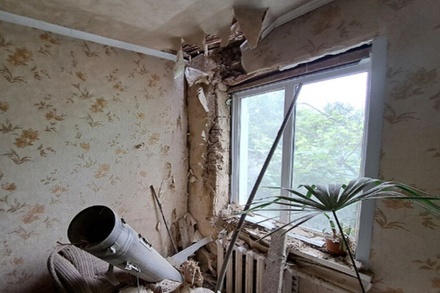 В Донецке ракета ВСУ пробила крышу жилого дома и застряла в комнате